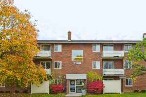 featured image of 1131 1123-1131 Royal York Road
