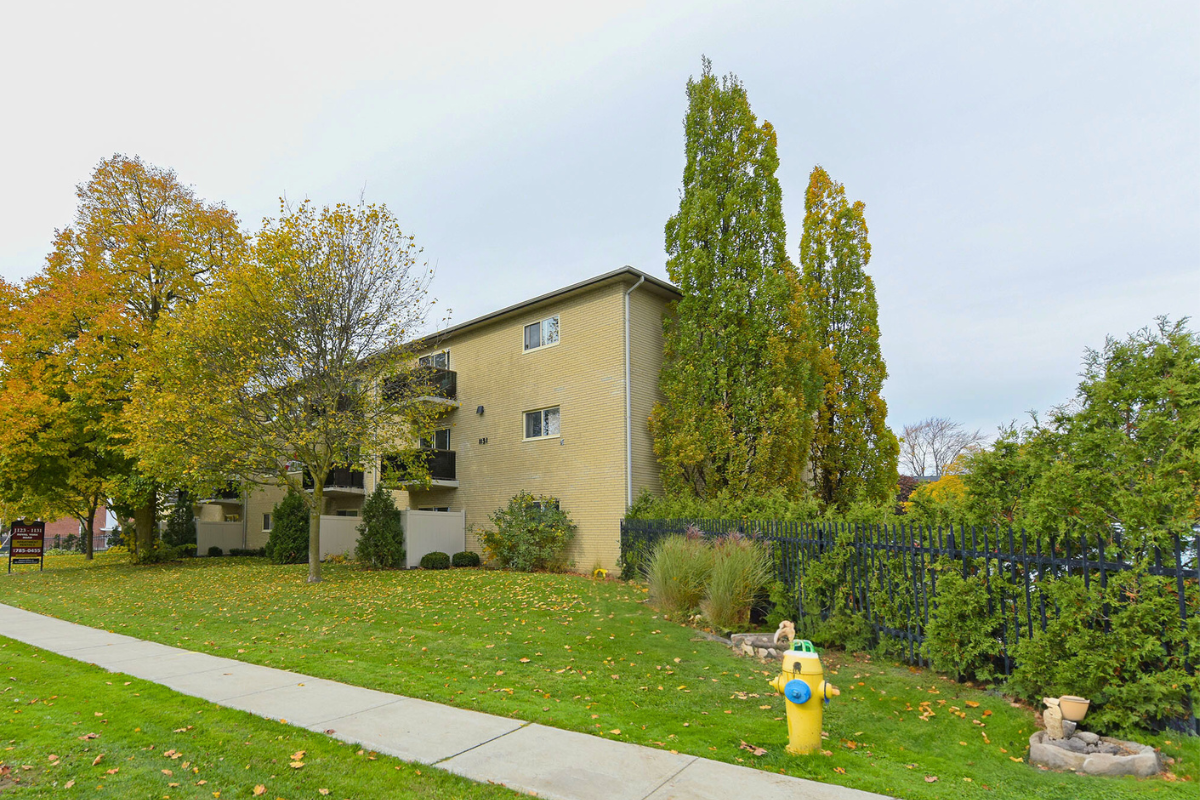 1123-1131 Royal York Road Apartments - Photo 7 of 12