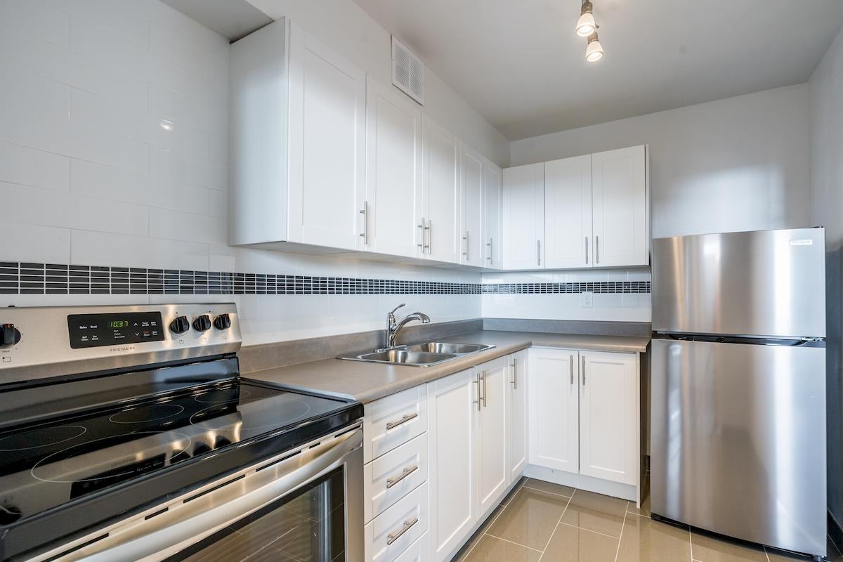 Wellesley Apartments - Photo 7 of 13