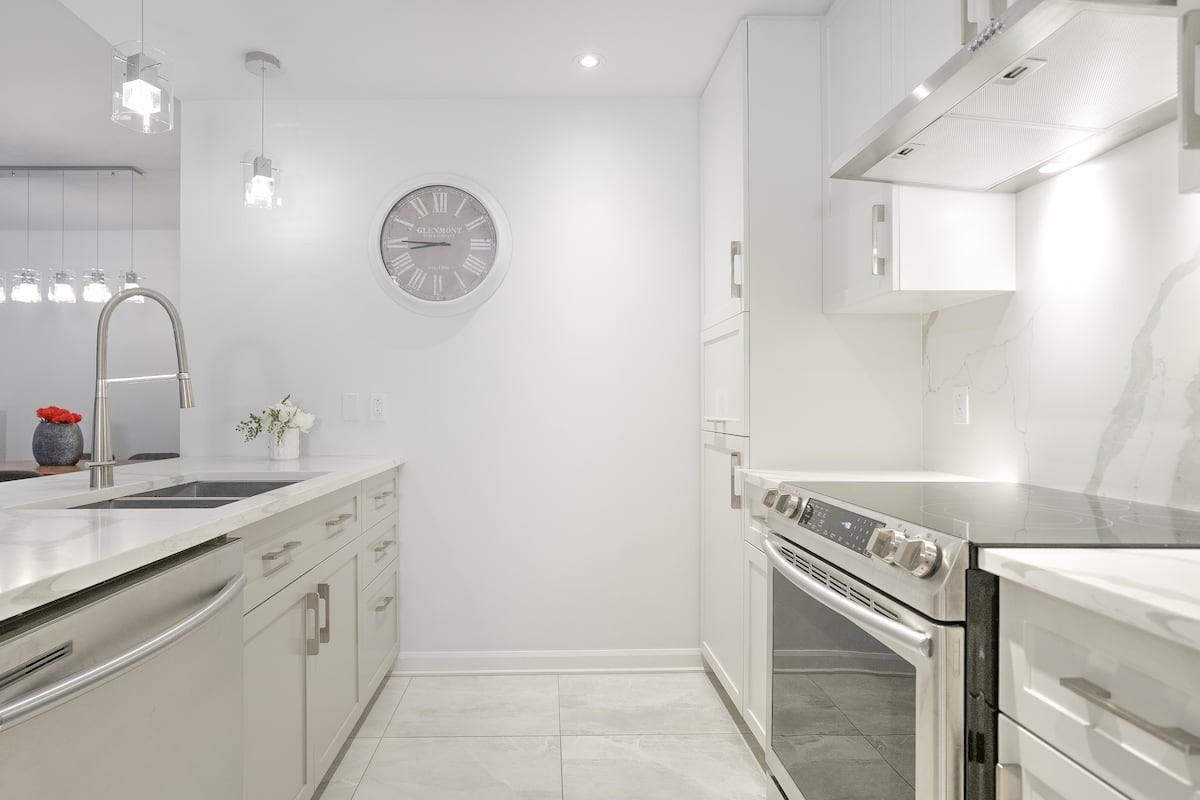 The Jade Saint - Photo 7 of 10