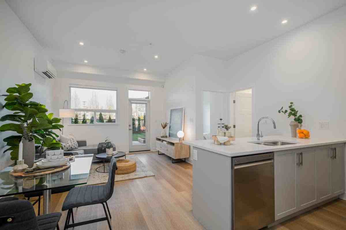 The Lincoln - Photo 5 of 19