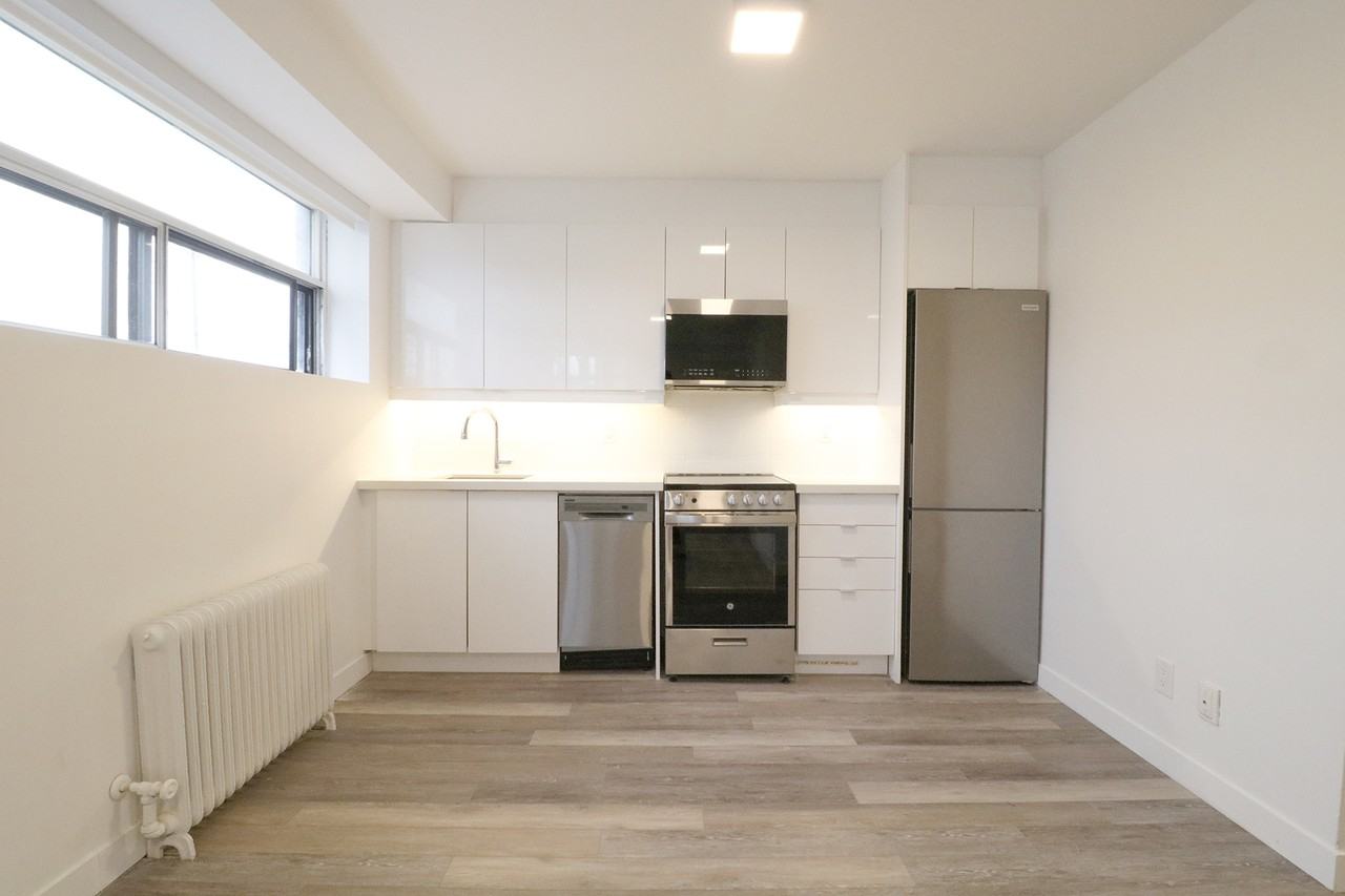 272 Birmingham Street - Photo 7 of 16