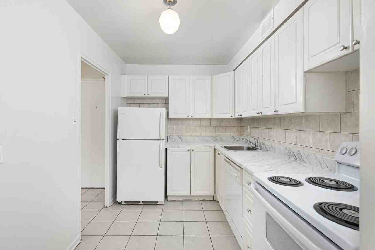 1441 Lawrence Ave East - Photo 5 of 18