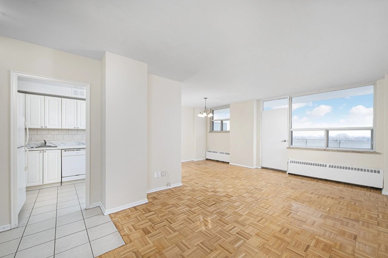 1441 Lawrence Ave East - Photo 6 of 18