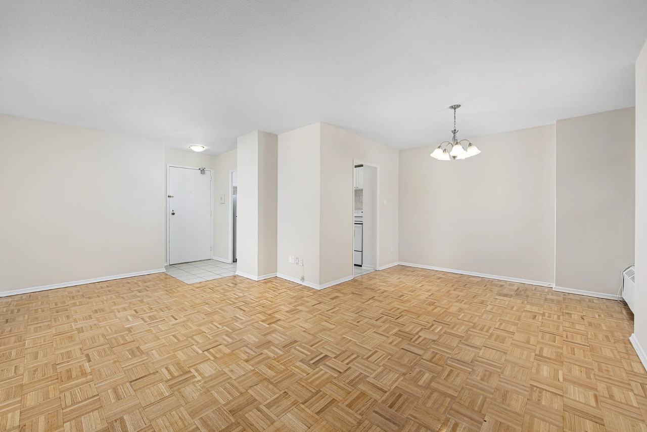 1441 Lawrence Ave East - Photo 7 of 18