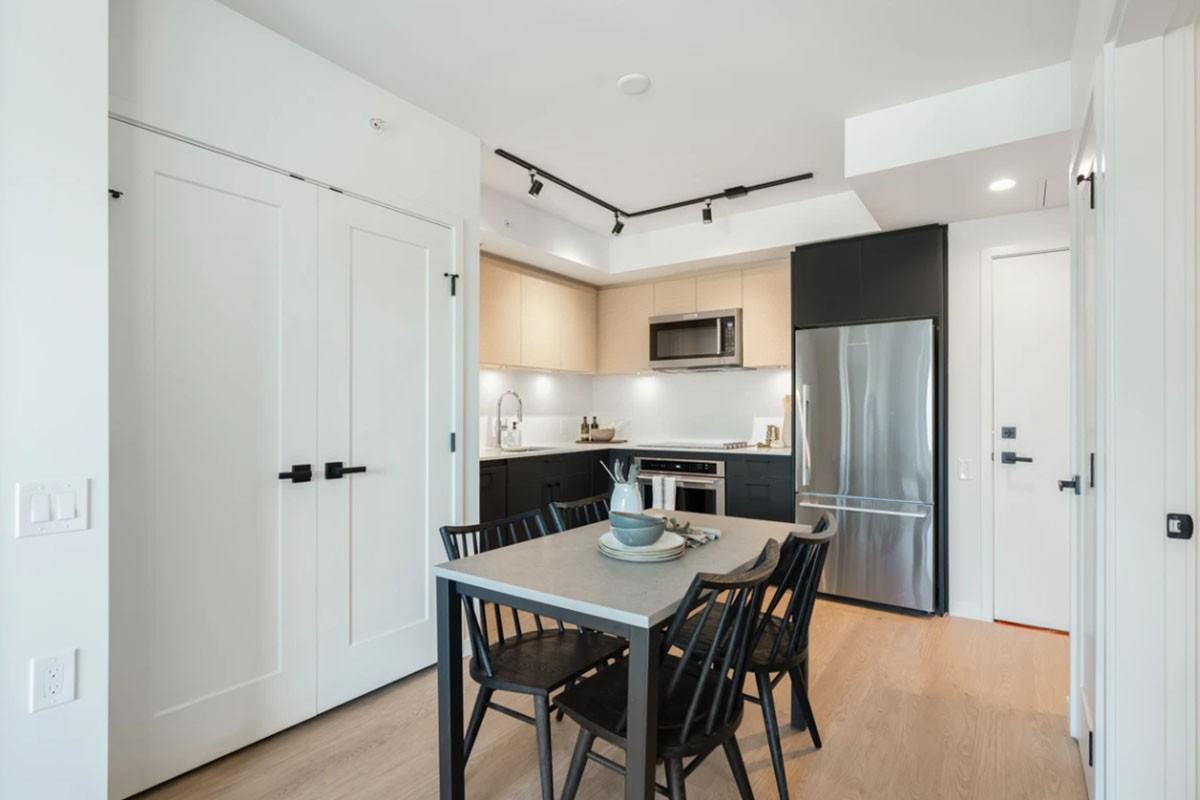 Hub Place - Photo 4 of 11