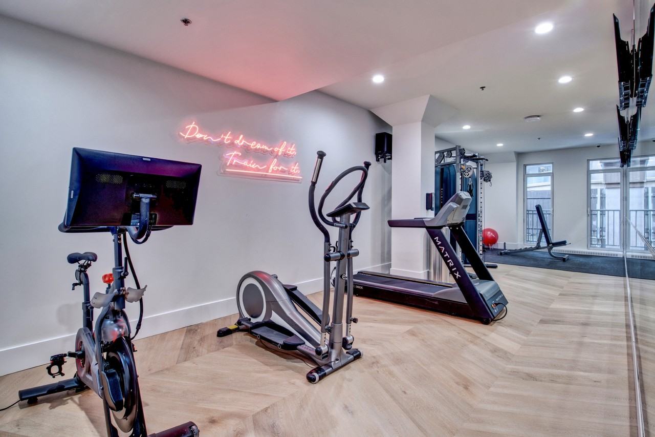 LA MONTAGNE Upscale Apartments - Photo 6 of 50