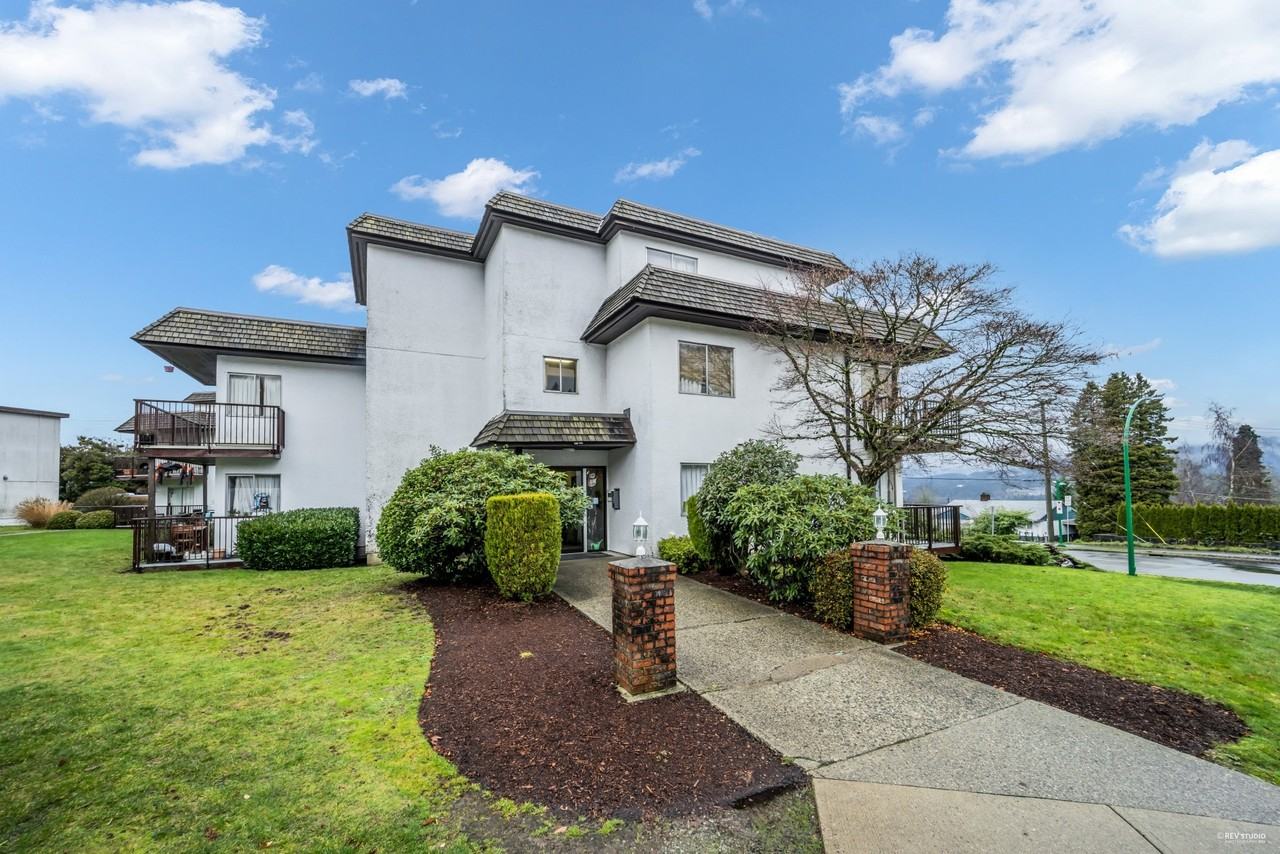 HARBOURVIEW MANOR - Photo 4 of 6