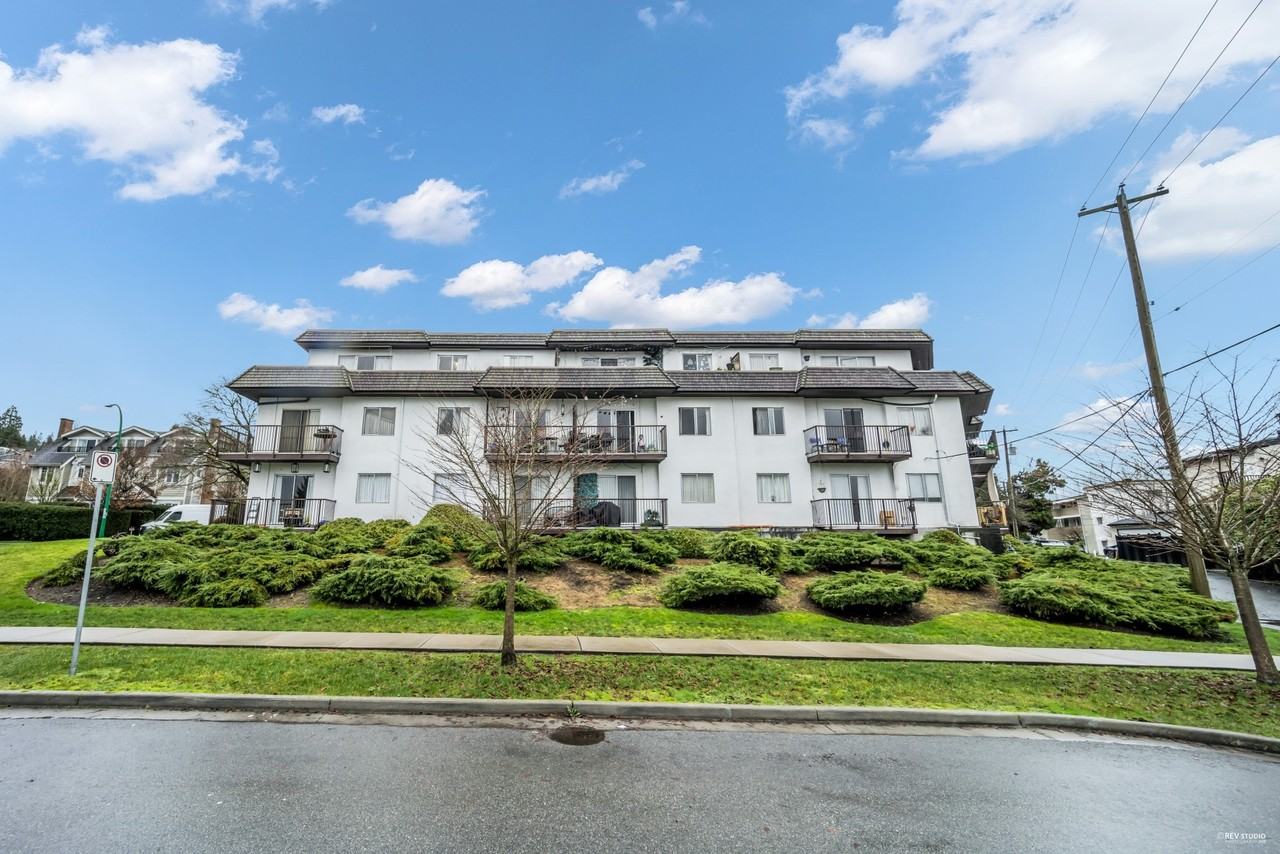 HARBOURVIEW MANOR - Photo 5 of 6