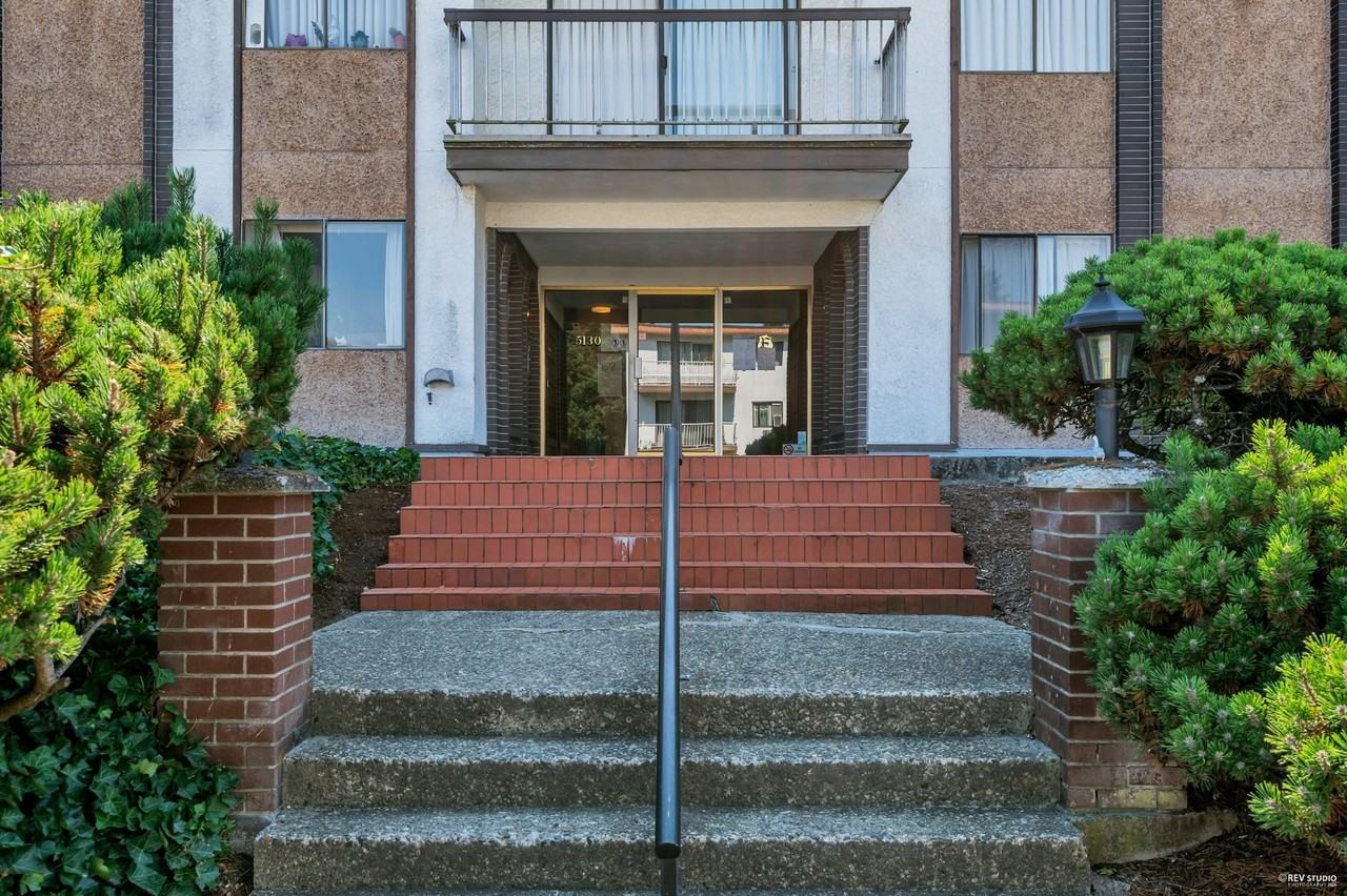 FERNDALE COURT - Photo 5 of 50