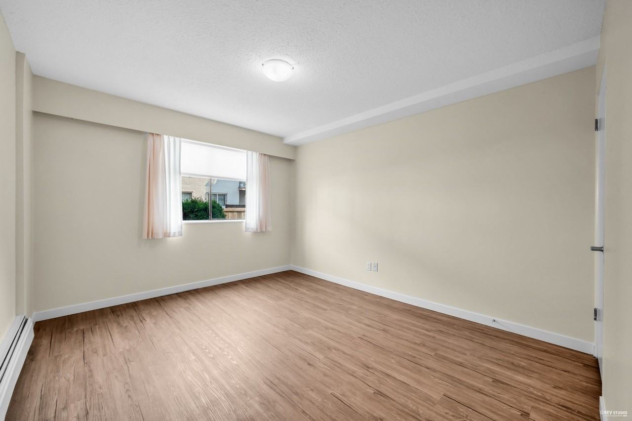 FERNDALE COURT - Photo 7 of 50