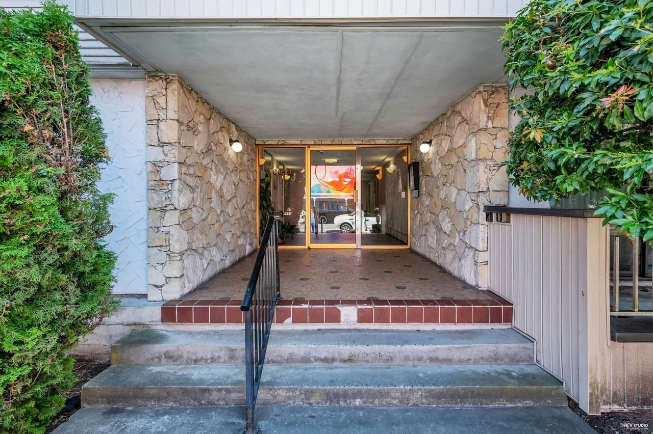 CEDARDALE COURT - Photo 3 of 50