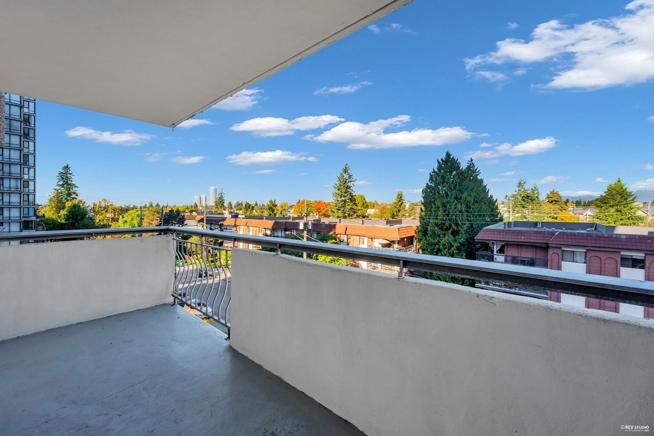 ED. ROYAL - Photo 3 of 42