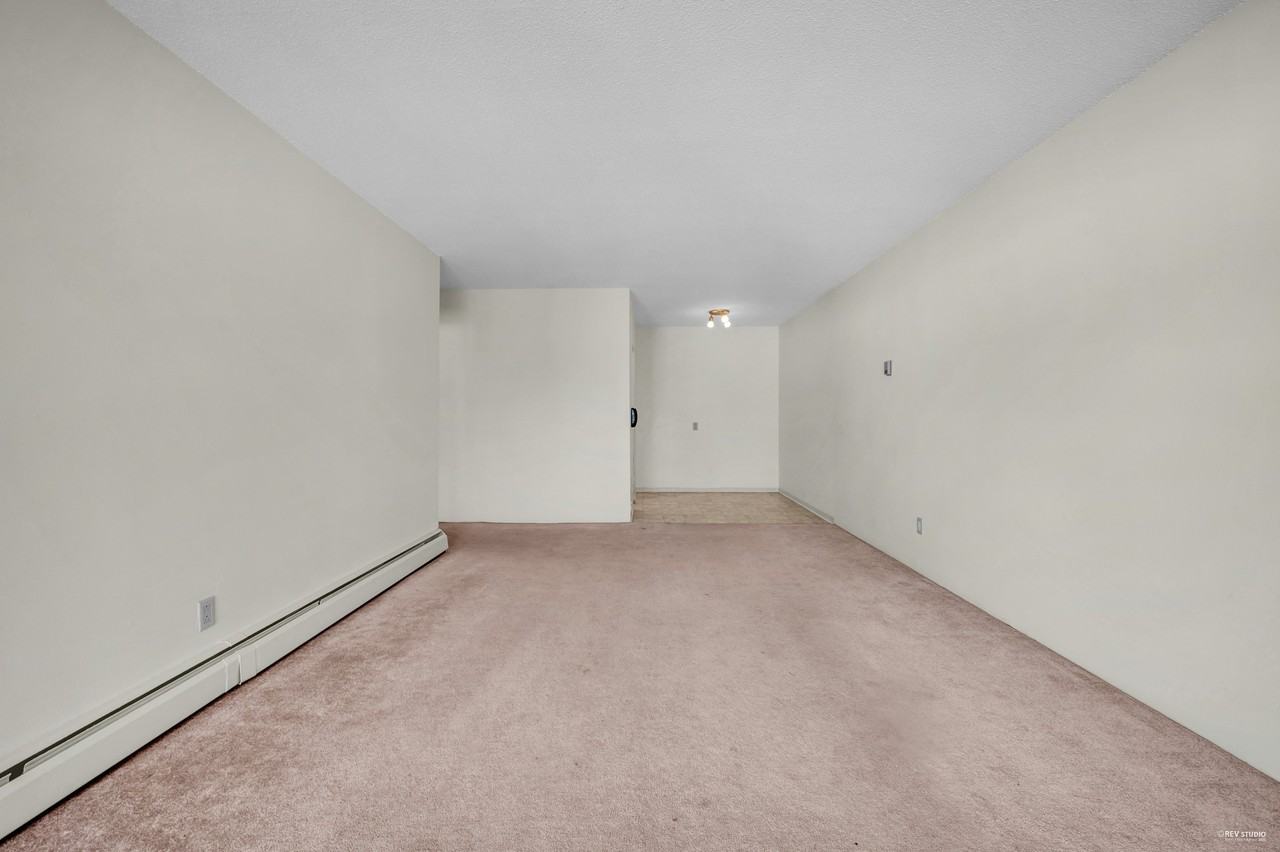 FREDRICK MANOR - Photo 5 of 50