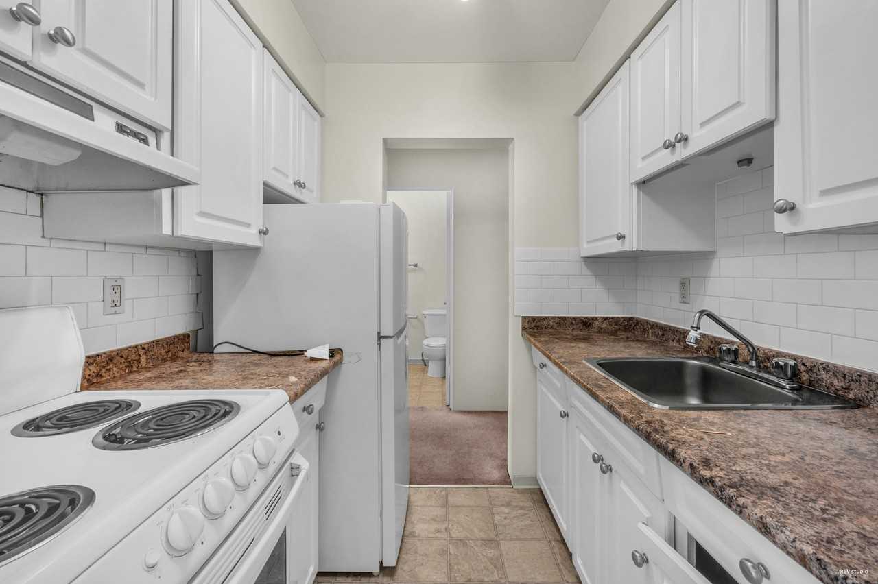 FREDRICK MANOR - Photo 6 of 50