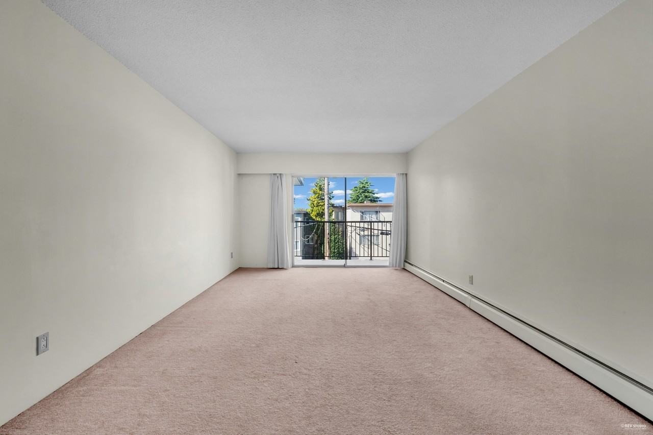 FREDRICK MANOR - Photo 7 of 50