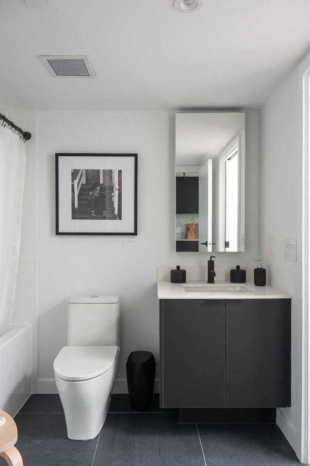 Blood Alley - Photo 7 of 8