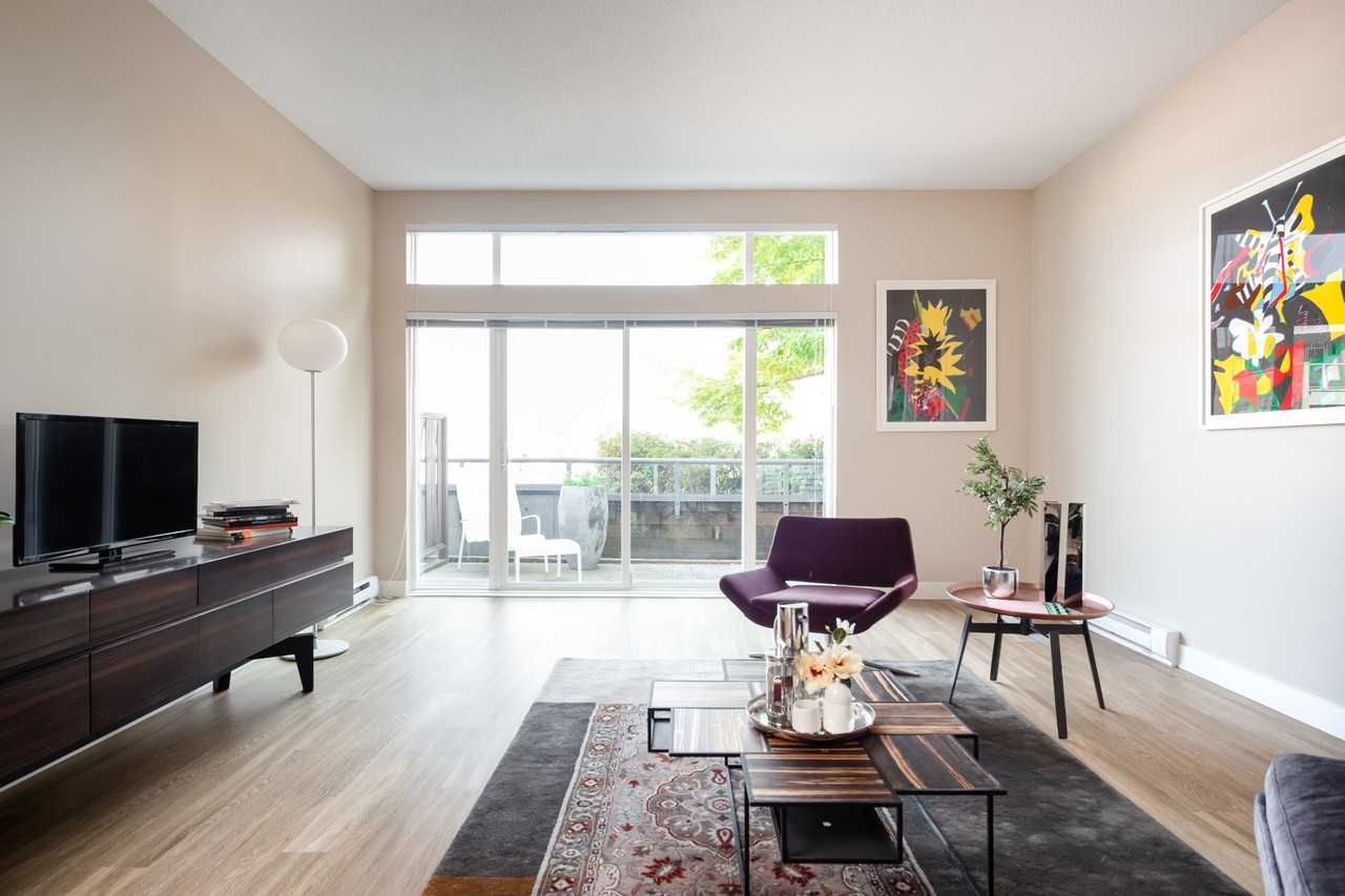 Victoria Mews - Photo 3 of 6