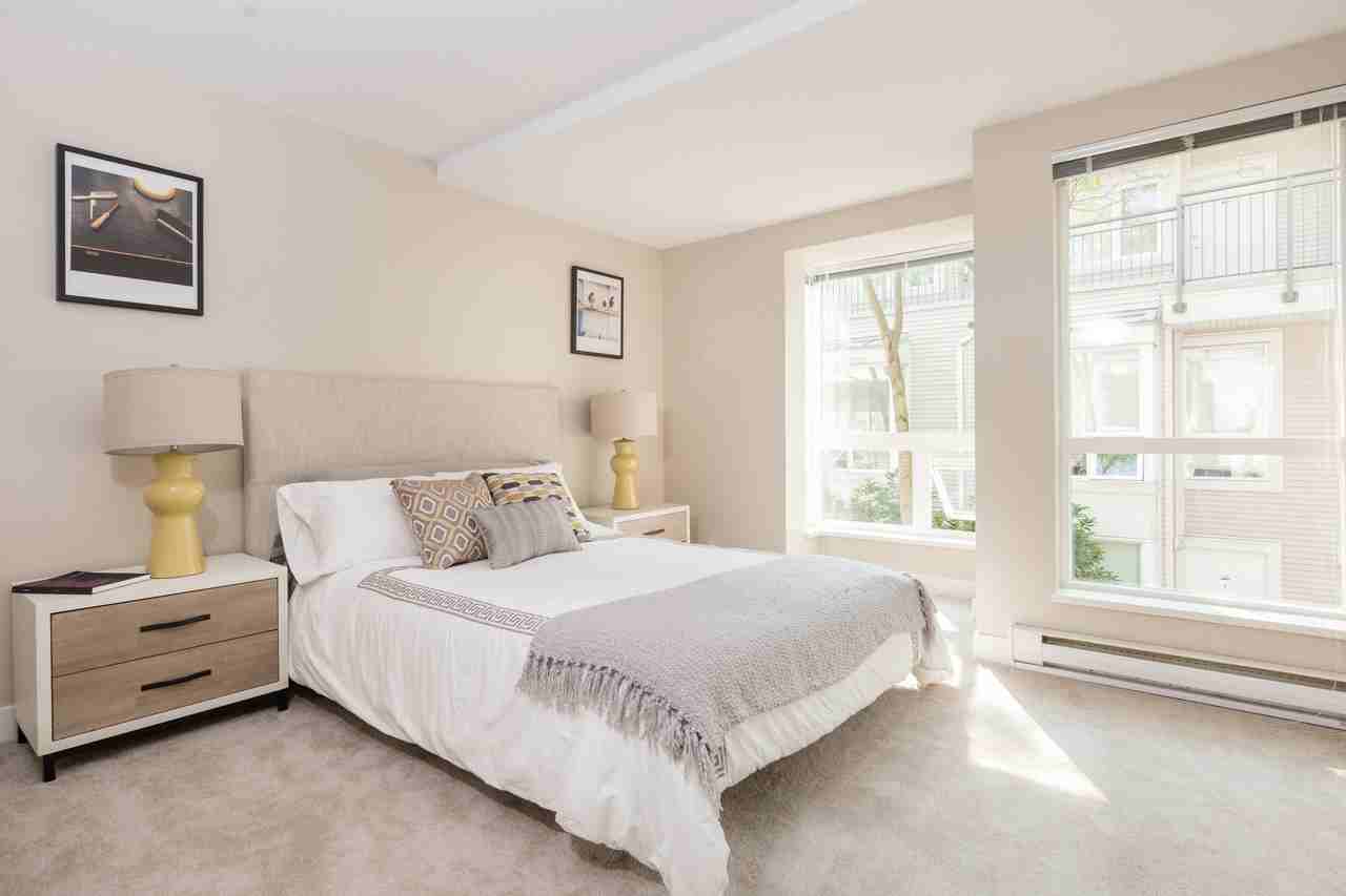 Victoria Mews - Photo 4 of 6