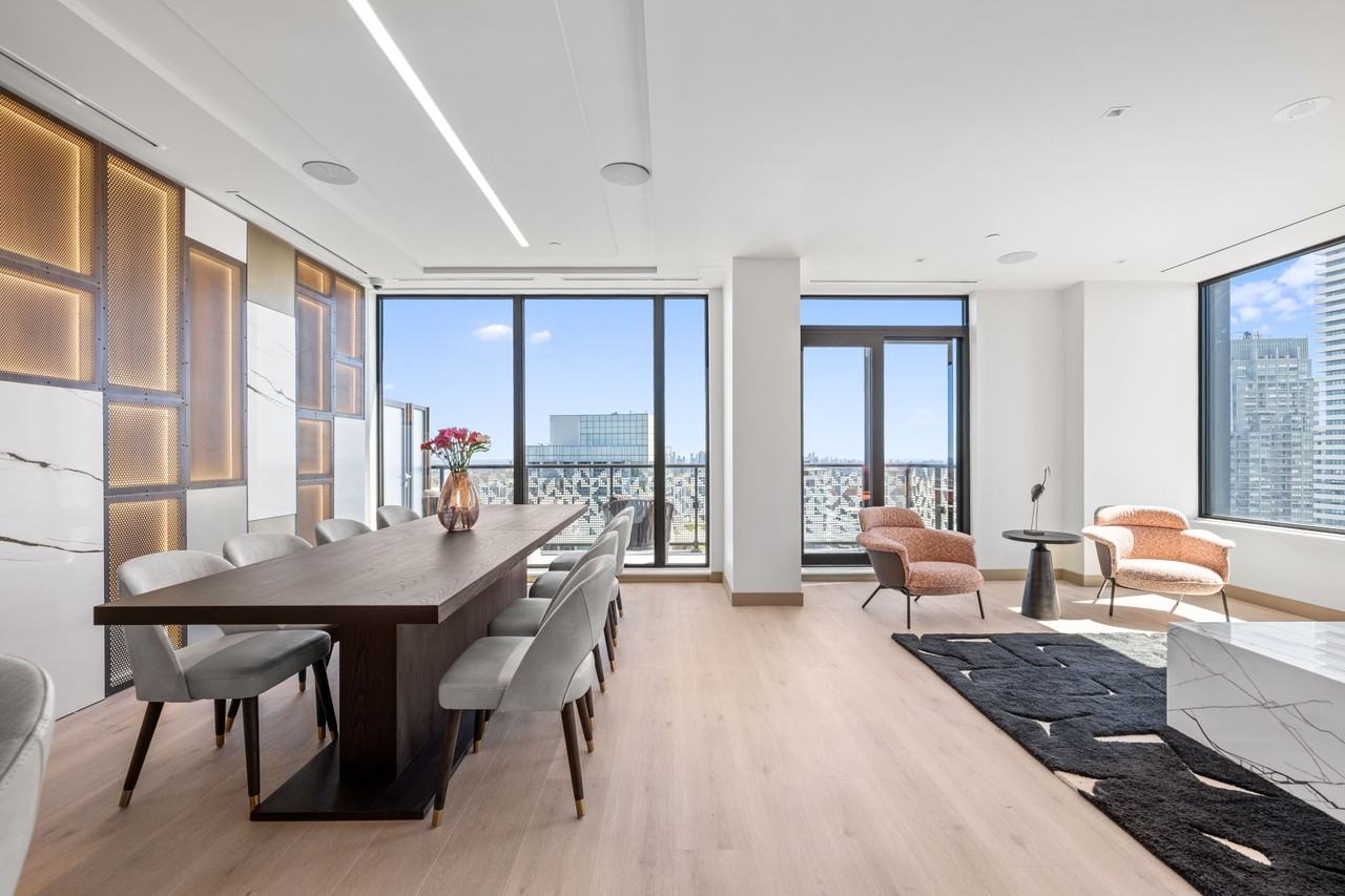 101 Roehampton Avenue-East Tower - Photo 6 of 50