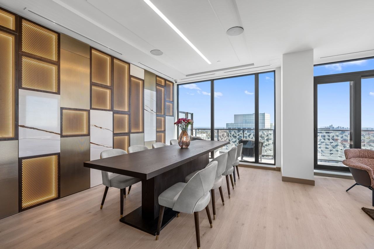 101 Roehampton Avenue-East Tower - Photo 7 of 50