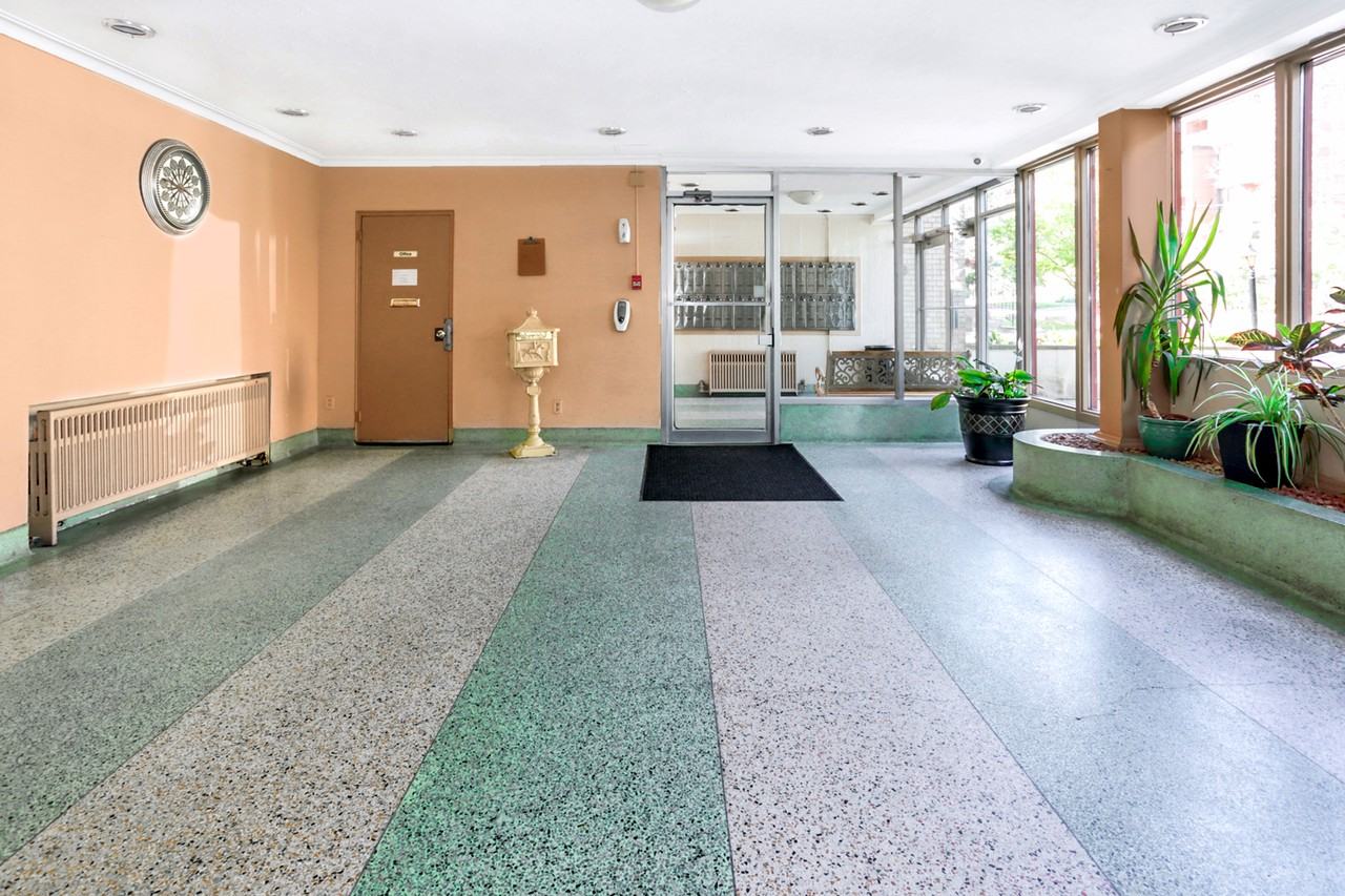 49 Glen Elm Ave - Photo 4 of 36