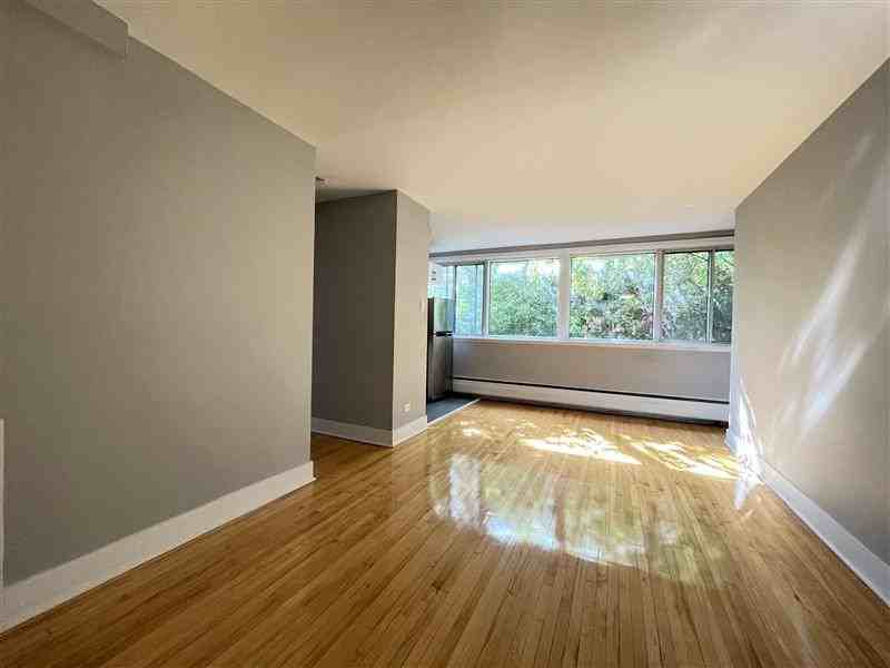 5649 Ch De La Côte-Saint-Luc — photo 2