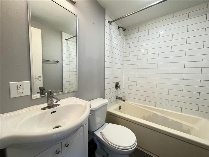 5649 Ch De La Côte-Saint-Luc — photo 2