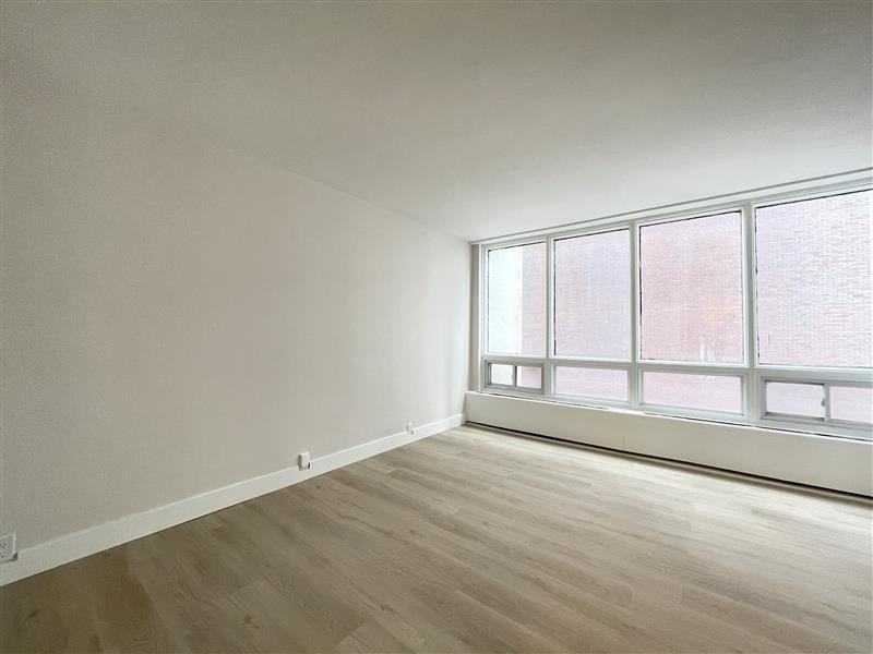 2121 Rue Tupper — photo 1