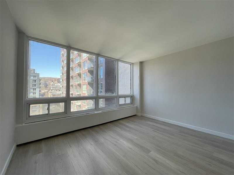 2121 Rue Tupper — photo 1