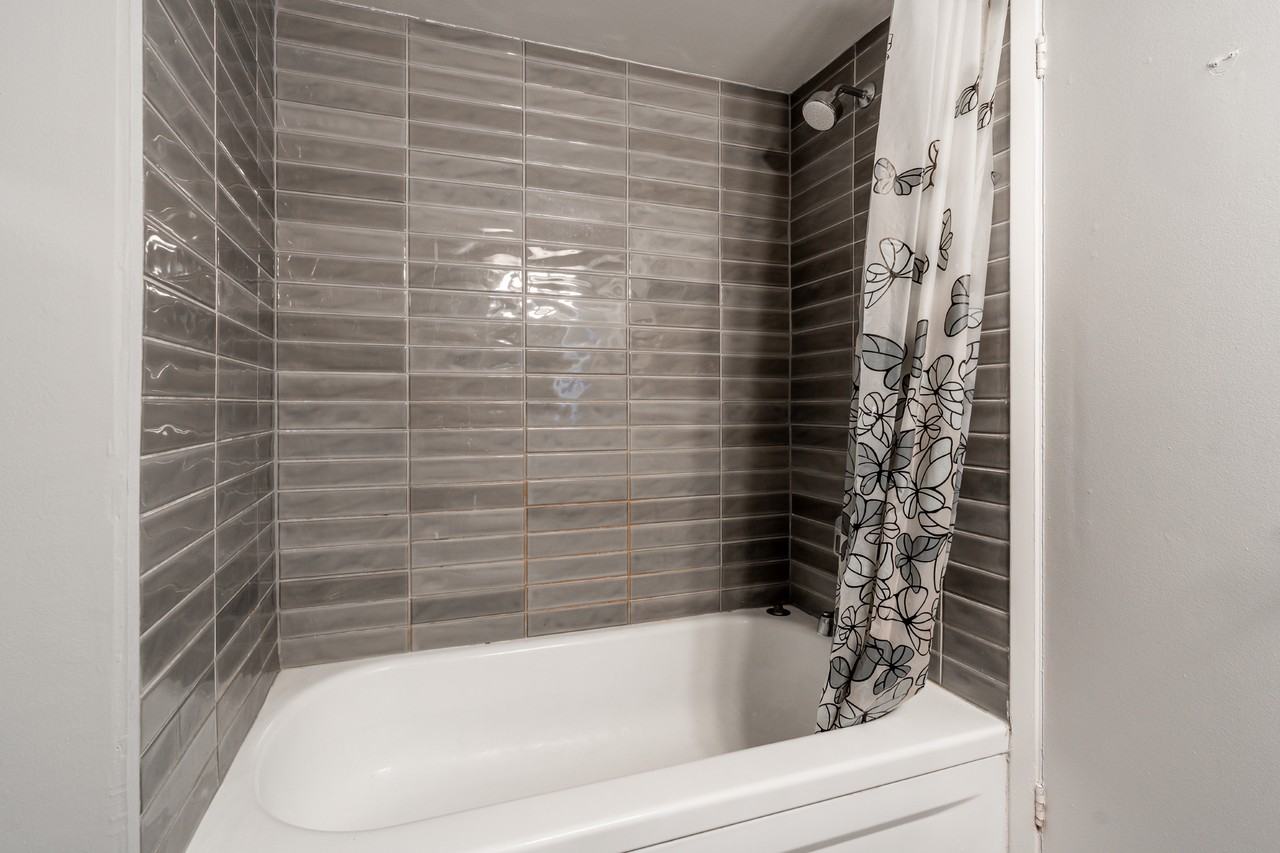 1951 Boul De Maisonneuve E — photo 1