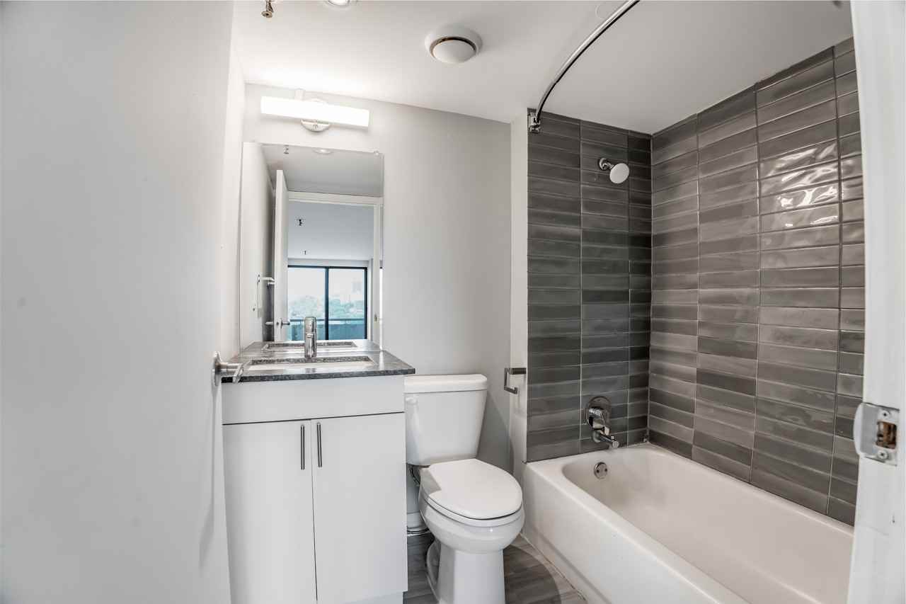 1951 Boul De Maisonneuve E — photo 1