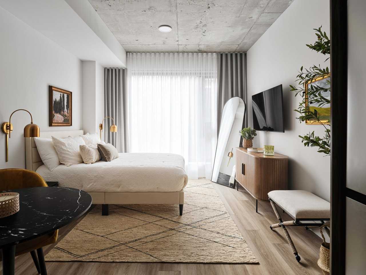 THE EMMY - Photo 4 of 50