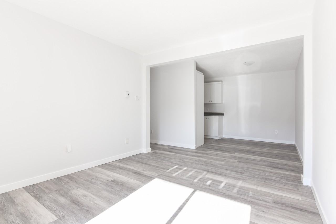 Hungerford Gate - Photo 5 of 9