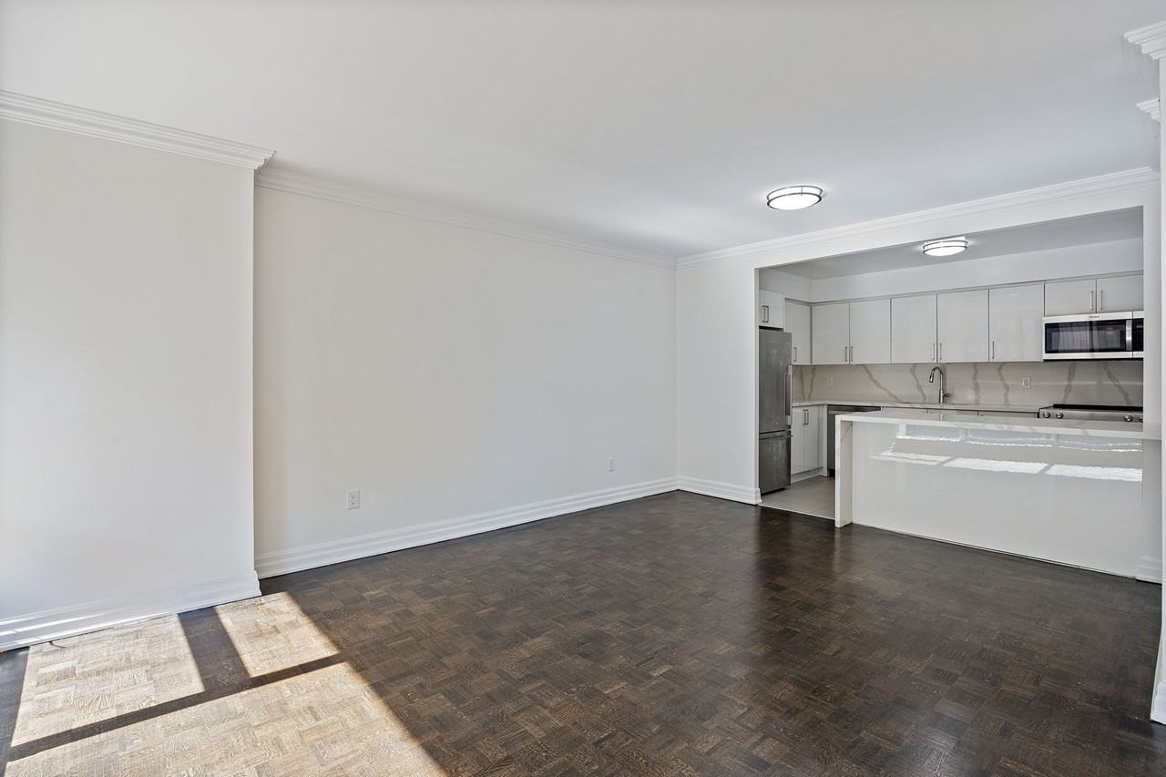 50 Prince Arthur - Photo 3 of 26