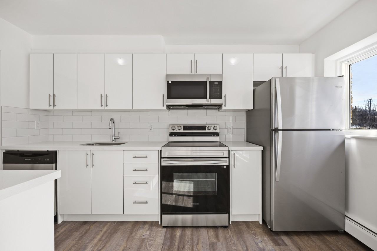 Brant Apartments - Photo 3 of 14