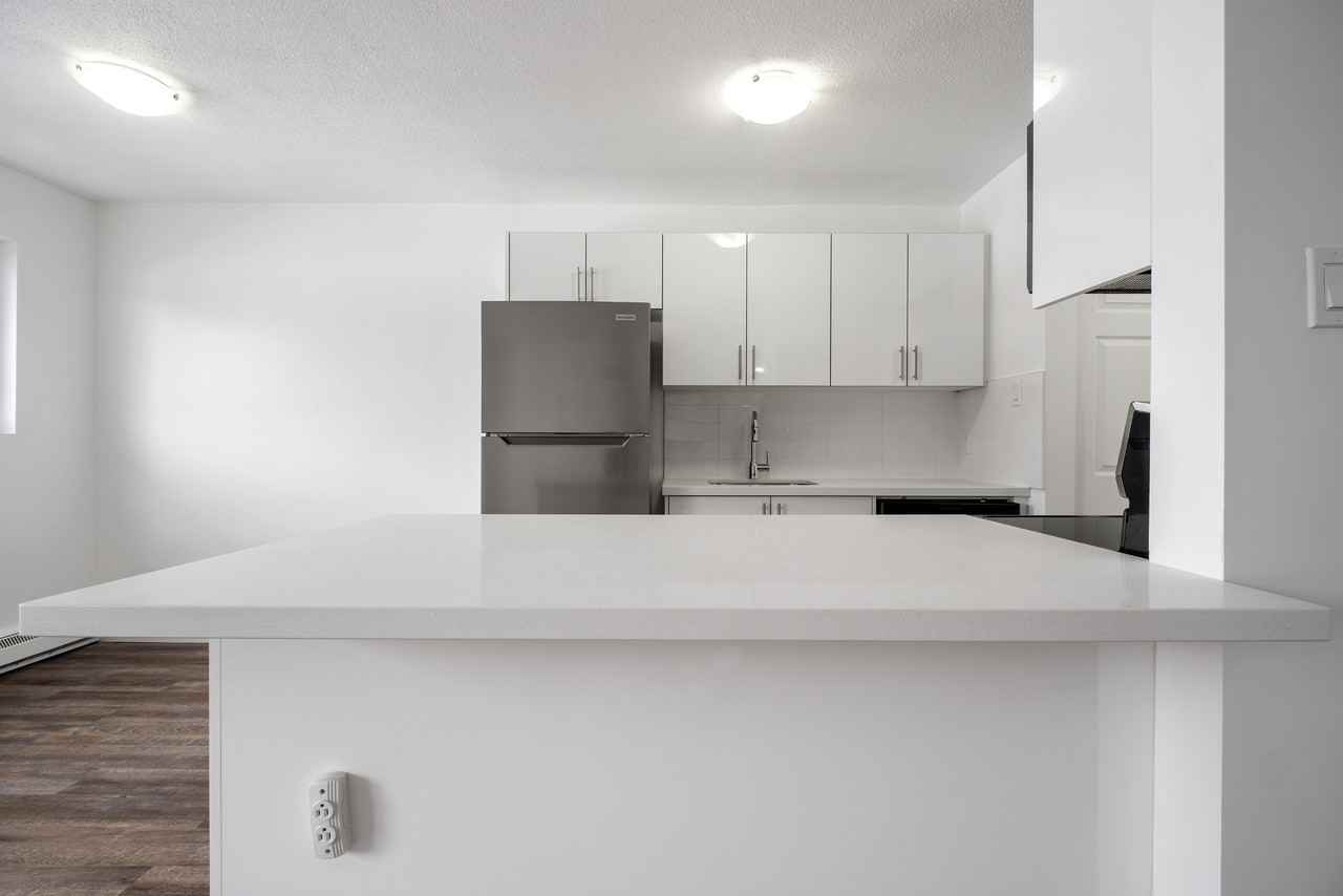 94 Beck Apartments - Photo 6 of 13