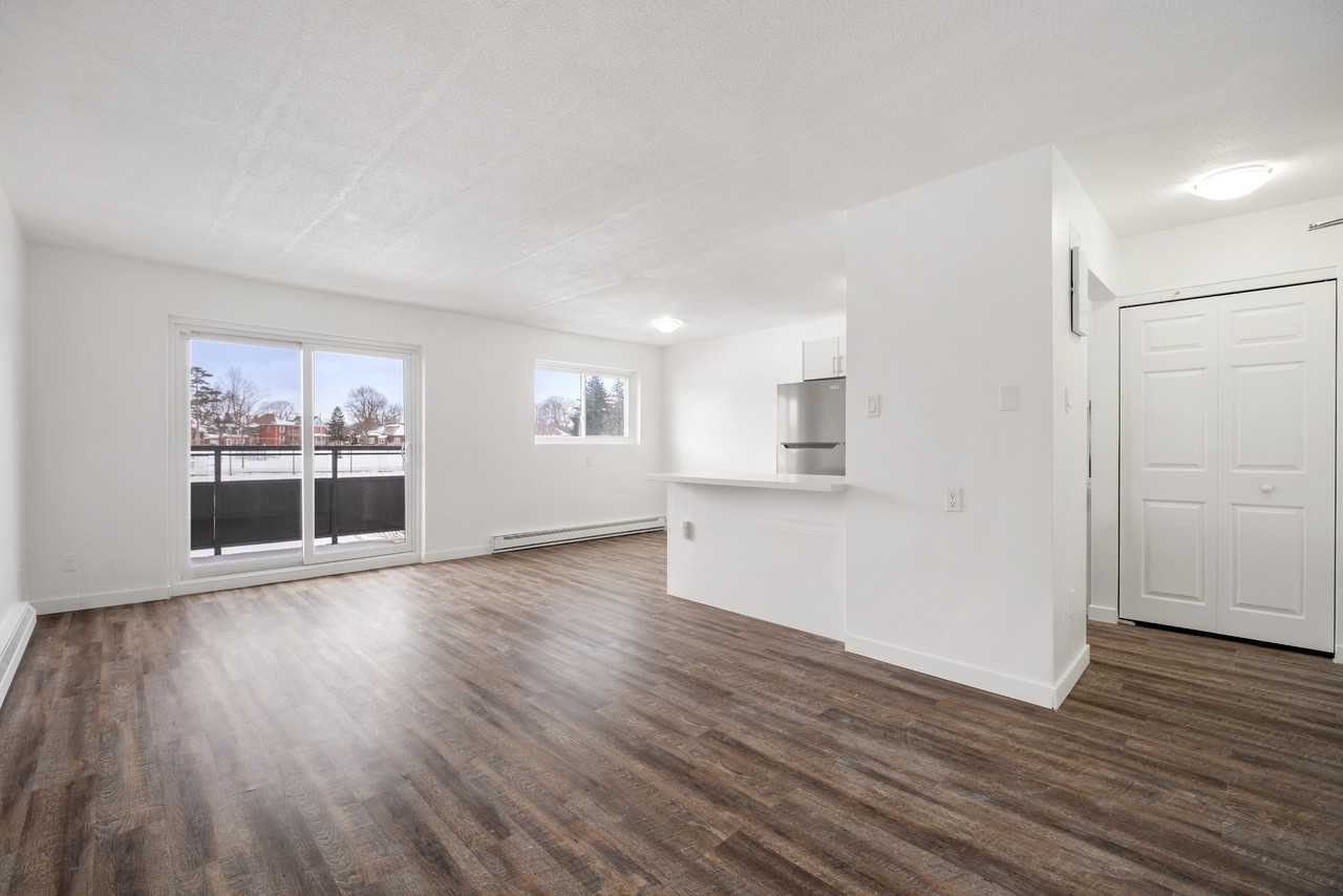 94 Beck Apartments - Photo 4 of 12