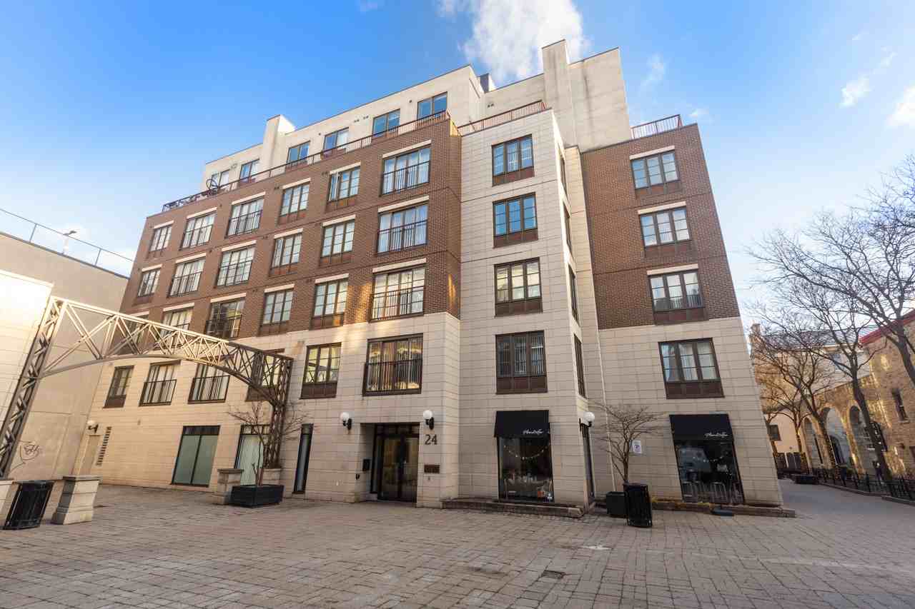 Clarendon Lanes - Photo 2 of 33