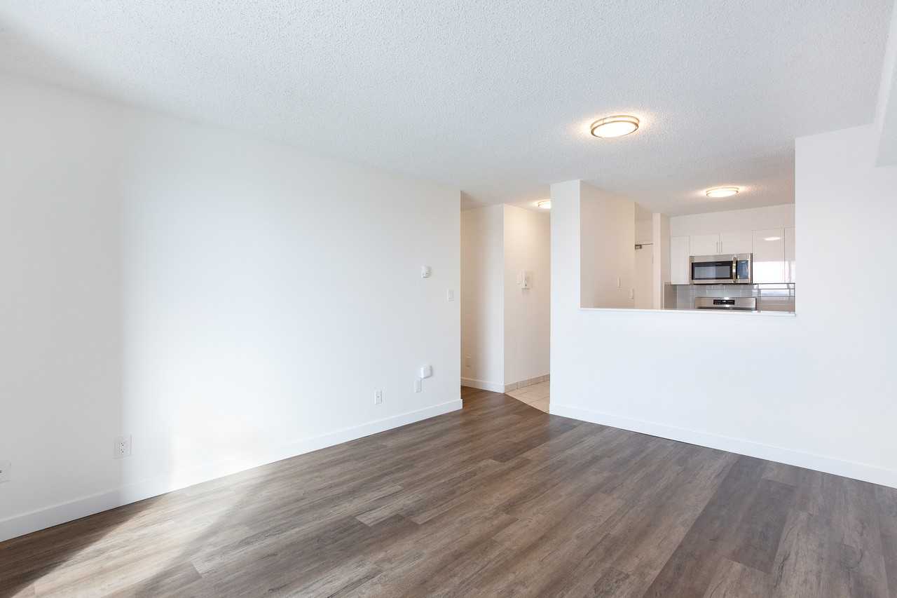 Stanley Park Place - Photo 4 of 16