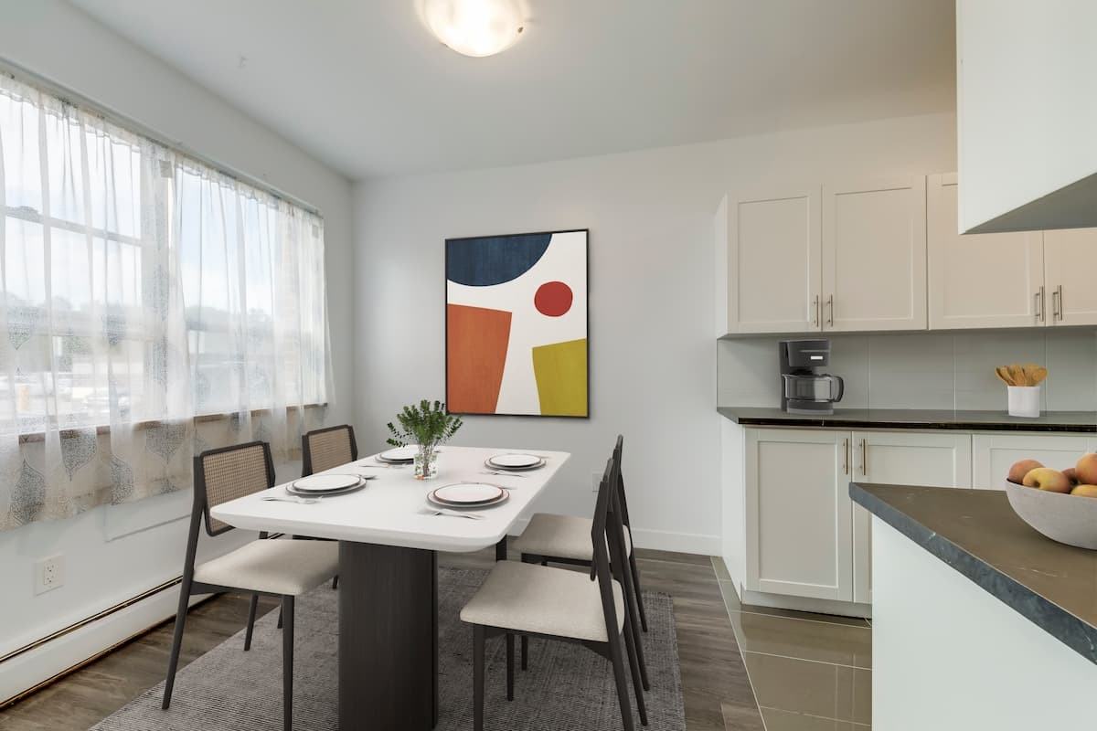 Edinburgh Manor Apartments - Photo 6 of 15