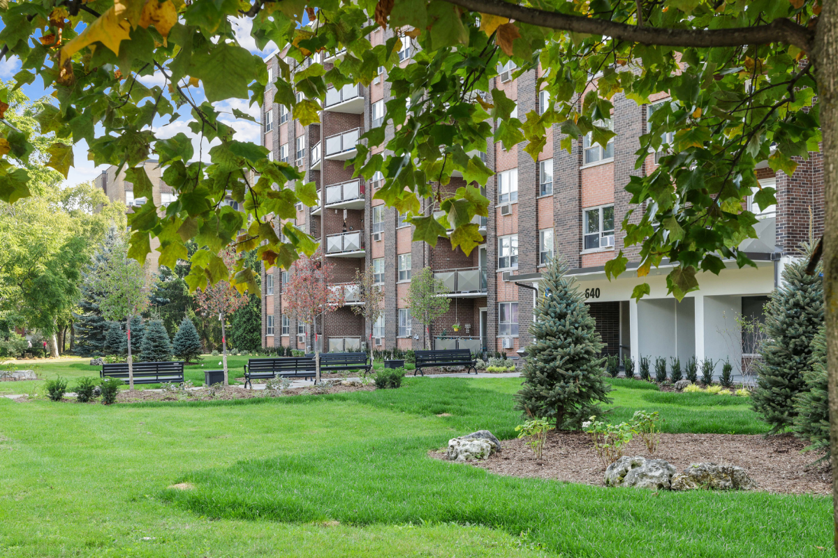 Edinburgh Manor Apartments - Photo 7 of 15