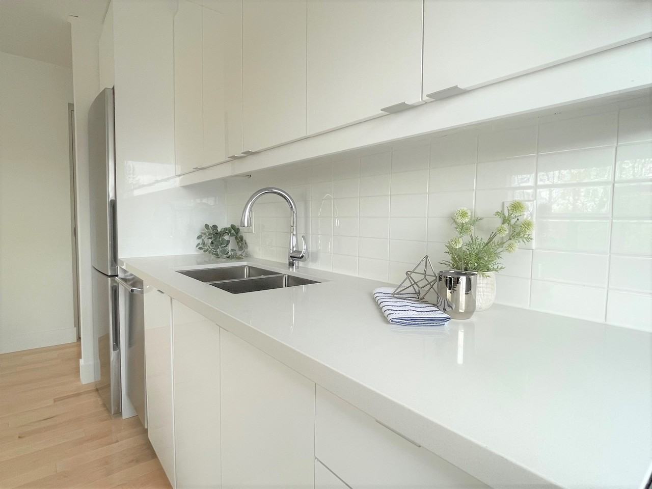 8 Castleton Avenue - Photo 5 of 16