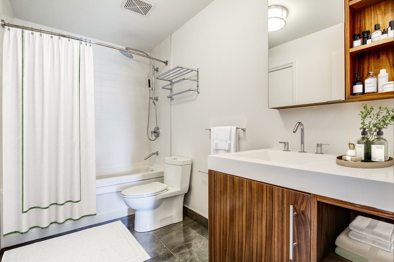 Minto Yorkville - Photo 7 of 32