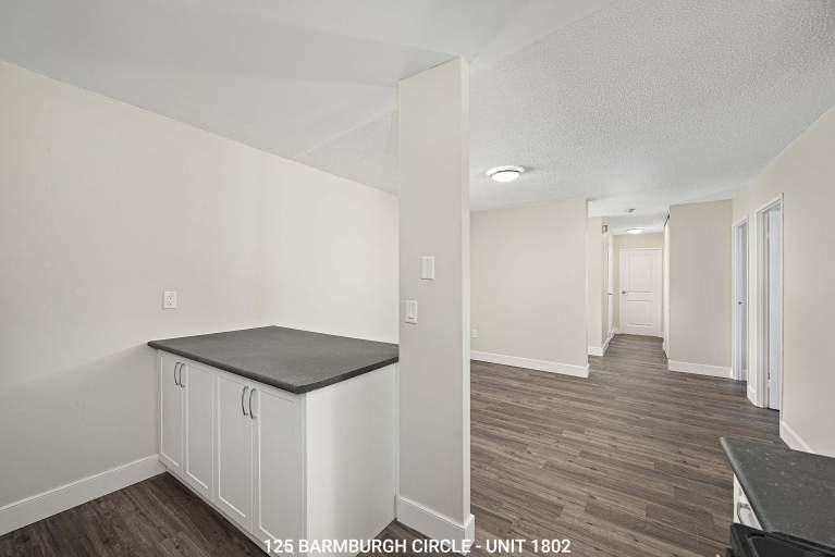 125 Bamburgh Circle - Photo 4 of 32
