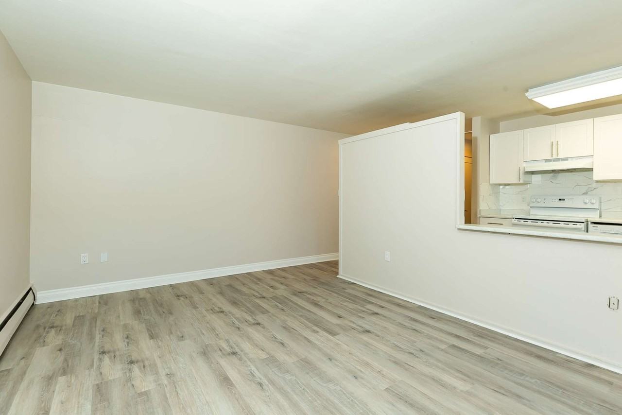 Groat Estate Apartments - Photo 7 of 21