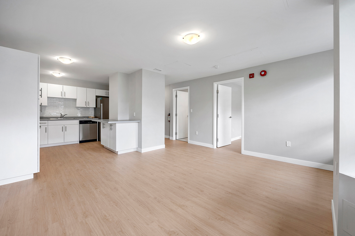 396 Queens Avenue - Photo 5 of 11