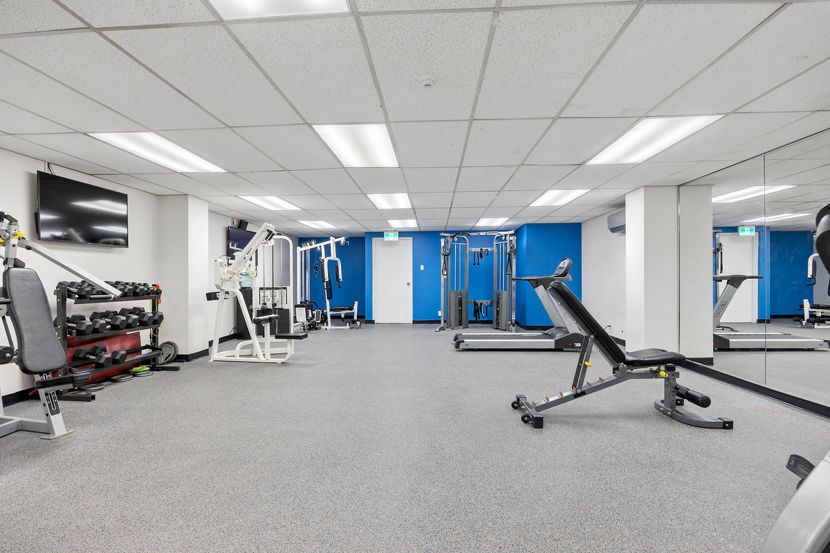 396 Queens Avenue - Photo 7 of 11