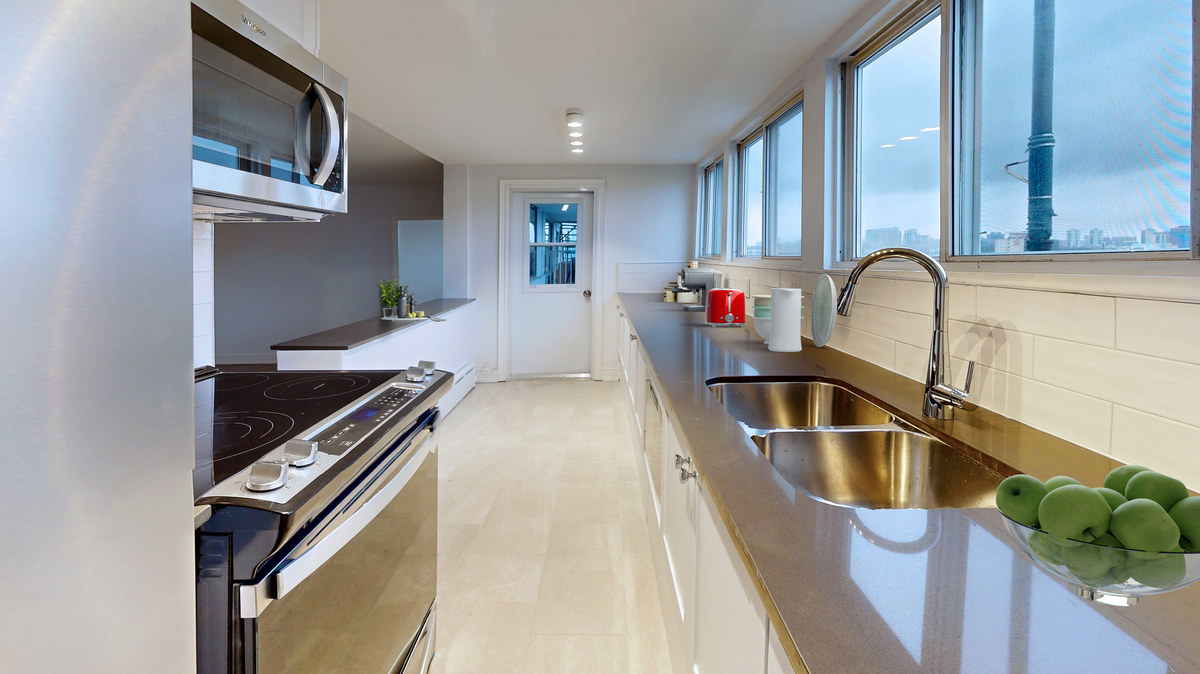 70 Spadina Road - Photo 2 of 18