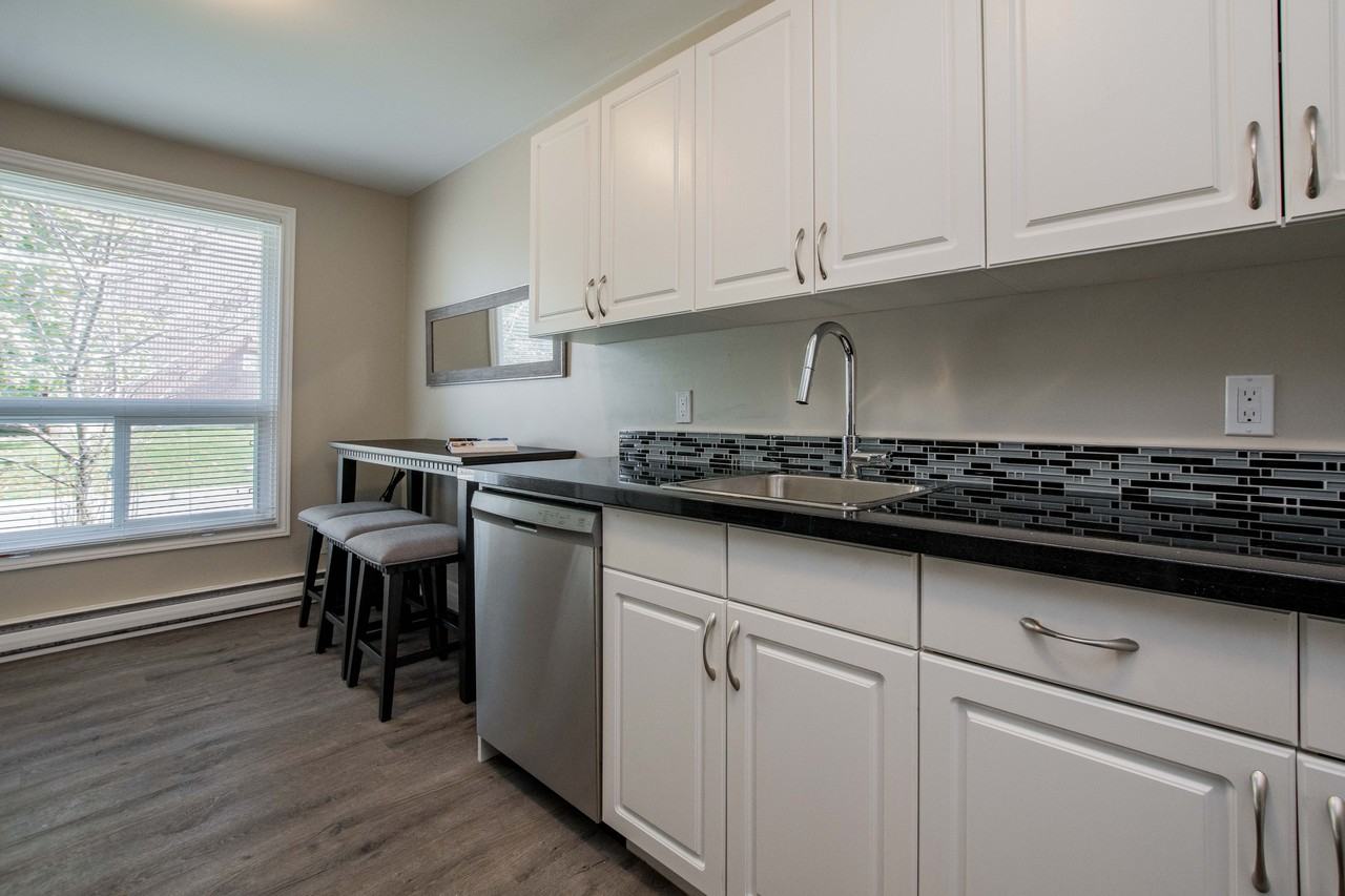 Manitou Village - Photo 5 of 12